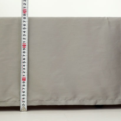 ベッドの床板から床までのサイズを計測してください。床から1～2cm短いサイズがおすすめです。