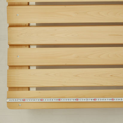 ベッドフレームの外側を計測してください