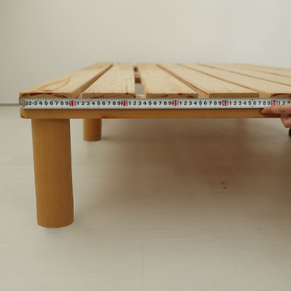 ベッドフレームの外側を計測してください