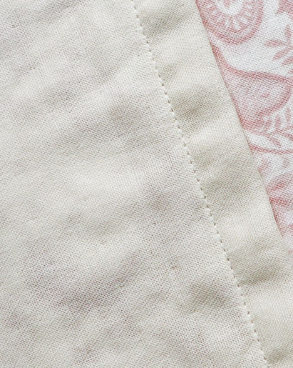 生成りなどの薄い色は若干の透け感があります