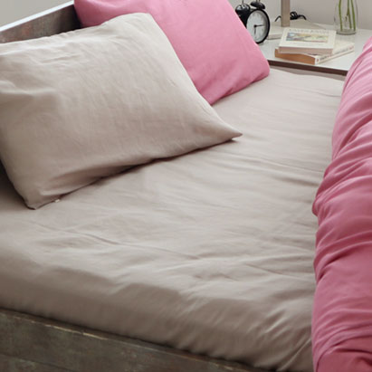 サンドベージュ