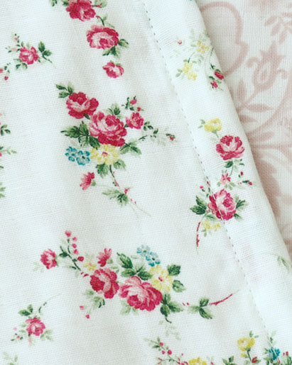 複雑な柄で、薄い色でも透けにくい