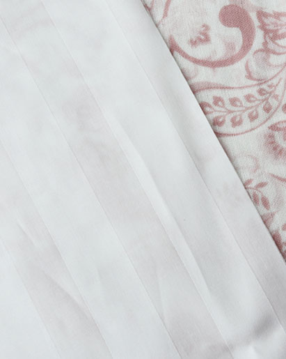 サテンストライプの透け感